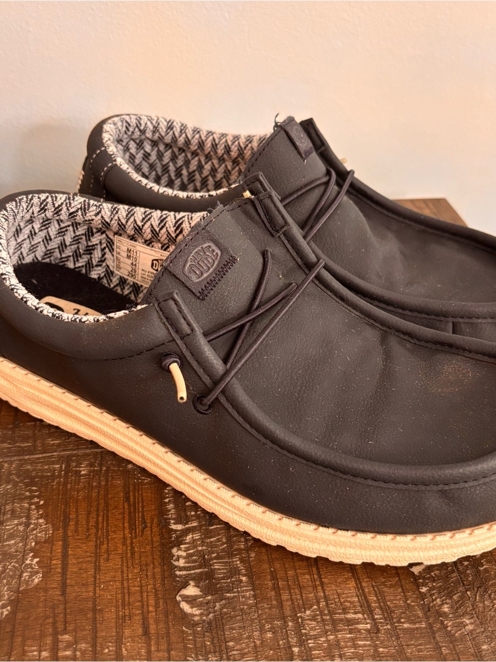 HEYDUDE Wally Classic slip-on navy blue shoes men’s Sz 11 great condition